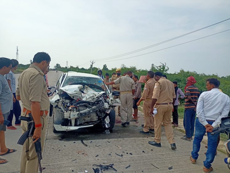 फतेहपुर: खड़े कंटेनर से कार टकराई, चार की मौत, मुख्यमंत्री योगी ने जताया दु:ख