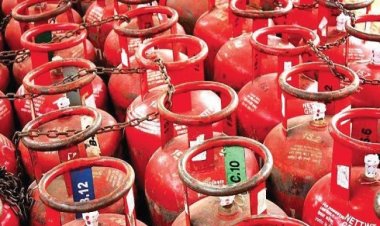 महीने के पहले दिन ही कमर्शियल गैस सिलेंडर के दाम 73.50 रुपये बढ़े