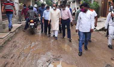 गलत कार्य करने वाले ठीकेदारों को ब्लैकलिस्ट करें : सिद्धार्थ नाथ सिंह