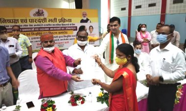 प्रयागराज में 18 प्रवक्ता एवं 260 प्रशिक्षित स्नातकों को मिला नियुक्ति पत्र