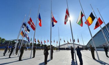 अमेरिकी सैनिकों के सम्मान में नाटो देशों ने ध्वज आधे झुकाए