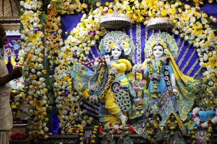 चंद्रोदय मंदिर : आलौकिक छठा के बीच भक्तों को ठाकुर श्रीश्री राधावृन्दावन चंद्र ने दिए दर्शन