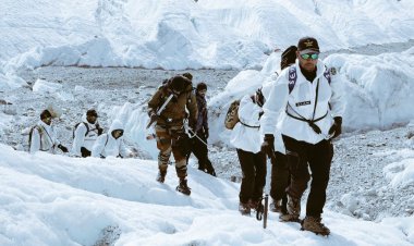 दिव्यांगों को सलामः सियाचिन ग्लेशियर पर चढ़कर बनाया विश्व रिकॉर्ड