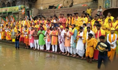 प्रधानमंत्री मोदी के जन्मदिन पर काशी में उत्साह, धार्मिक अनुष्ठान, मां गंगा का पूजन