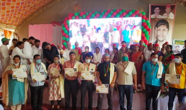 सपा की राष्ट्रीय प्रवक्ता ने कोरोना योद्धाओं को किया सम्मानित