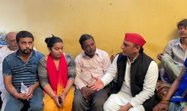 गोरखपुर कांड : 20 लाख की मदद का ऐलान कर अखिलेश यादव ने दो करोड़ मुआवजे की रखी मांग