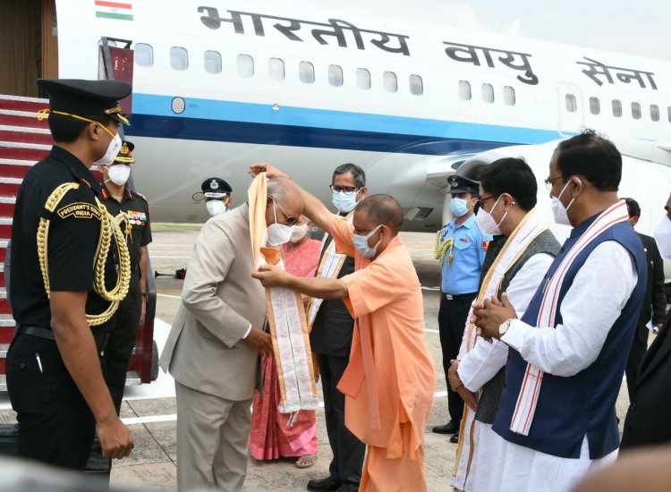 राष्ट्रपति पहुंचे संगम नगरी, मुख्यमंत्री ने किया स्वागत