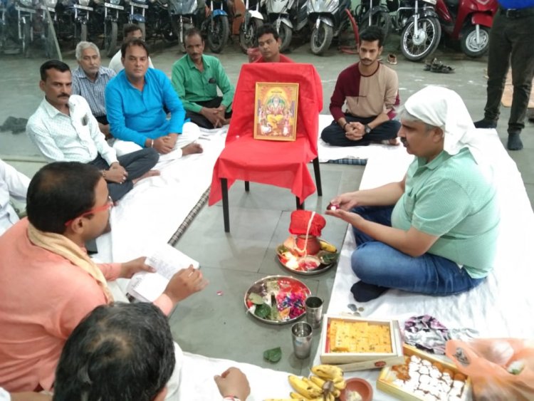 औजारों की पूजा कर पूरी आस्था के साथ मनाई विश्वकर्मा जयंती