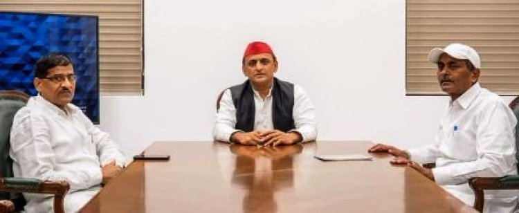 अखिलेश यादव से एक घंटे मिले बसपा के पूर्व नेता लालजी और रामअचल