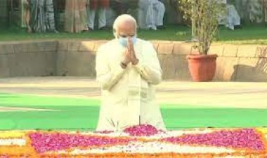 उपराष्ट्रपति और प्रधानमंत्री ने विजय घाट जाकर लाल बहादुर शास्त्री को दी श्रद्धांजलि