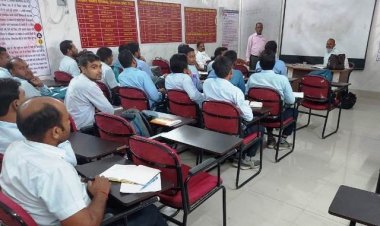 जीएमसी कानपुर में रेलवे संरक्षा सेमिनार में लोको पायलटों को दिया प्रशिक्षण