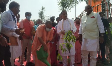 तीन लाख में केवल दस हजार महिलाएं थीं, अब 30 हजार महिला पुलिस : योगी आदित्यनाथ