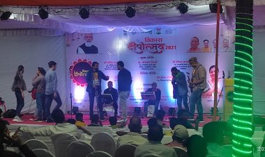 वाराणसी: बैंड की धुन पर थिरका दीपोत्सव मेला, रूद्रनाद बैंड की प्रस्तुति आकर्षण