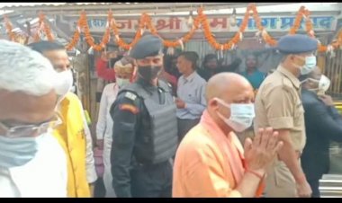 मुख्यमंत्री योगी ने श्रीराम जन्मभूमि तीर्थ क्षेत्र न्यास के अध्यक्ष महंत नृत्य गोपाल दास से मुलाकात की