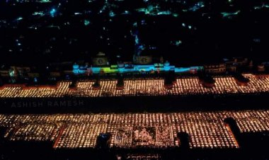 अयोध्या के मंदिरों में मनाई गई दीवाली, घी के जले दीये