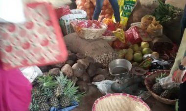 छठ पूजा के बाजार हुए गुलजार, महिलाओं ने की खरीदारी