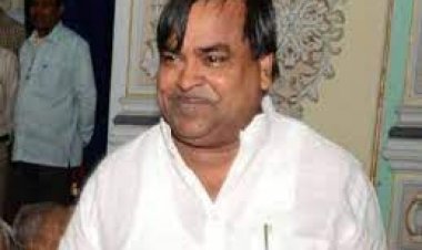 सामुहिक दुष्कर्म मामले में दोषी पूर्व मंत्री गायत्री प्रजापति समेत तीन को उम्र कैद की सजा