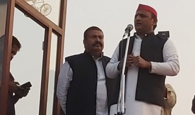 जो लैपटॉप नहीं चला पाता वह प्रदेश का विकास क्या करेगा : अखिलेश यादव