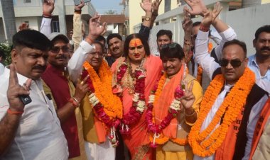 किन्नर अखाड़ा के आचार्य महामंडलेश्वर ने सद्भावना यात्रा रवाना किया