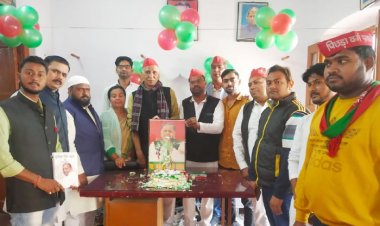 धूमधाम से मनाया सपा संरक्षक मुलायम सिंह का 82वां जन्मदिन