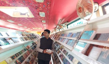 जिलाधिकारी ने दो दिवसीय सचल पुस्तक प्रदर्शनी का किया उद्घाटन