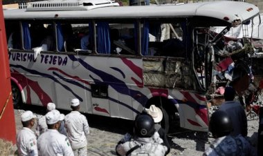 मेक्सिको में बस दुर्घटना, 19 लोगों की मौत