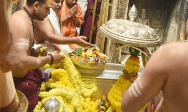 मुख्यमंत्री ने कालभैरव और श्री काशी विश्वनाथ के दरबार में हाजिरी लगाई