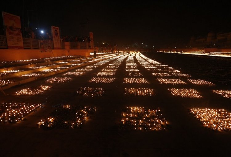 श्रृंगवेरपुर धाम में 51 हजार दीपों से सजा श्रीरामघाट