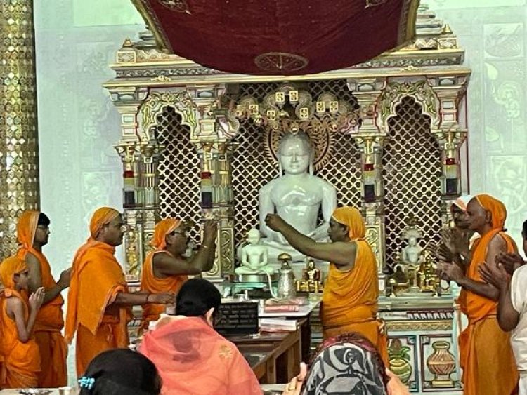 श्रद्धा से मनाया गया महावीर स्वामी का मोक्ष कल्याणक उत्सव