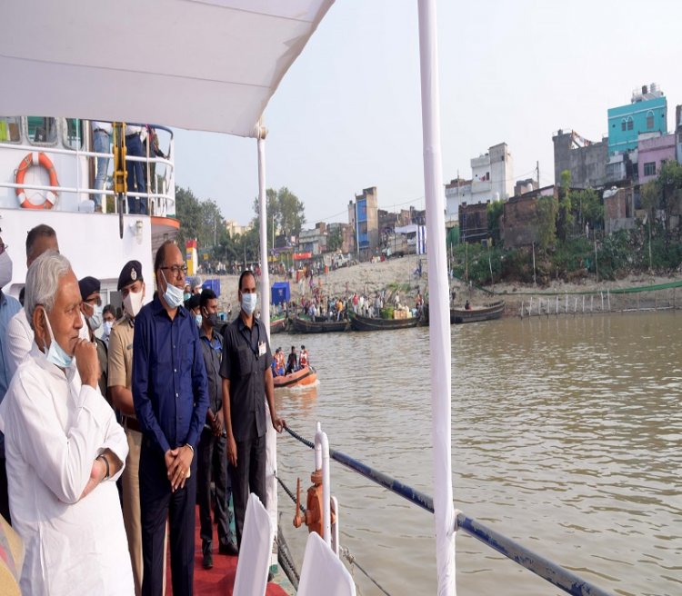 मुख्यमंत्री ने गंगा तट पर बने छठ घाटों का किया निरीक्षण