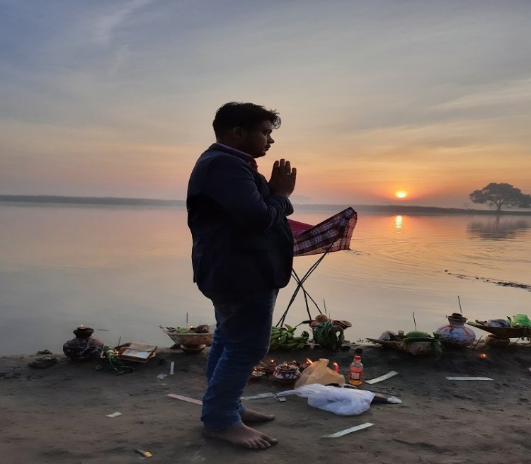 बिहार:उदीयमान भागवान भास्कर को अर्घ्य देने के साथ ही 4 दिवसीय महापर्व छठ का हुआ समापन