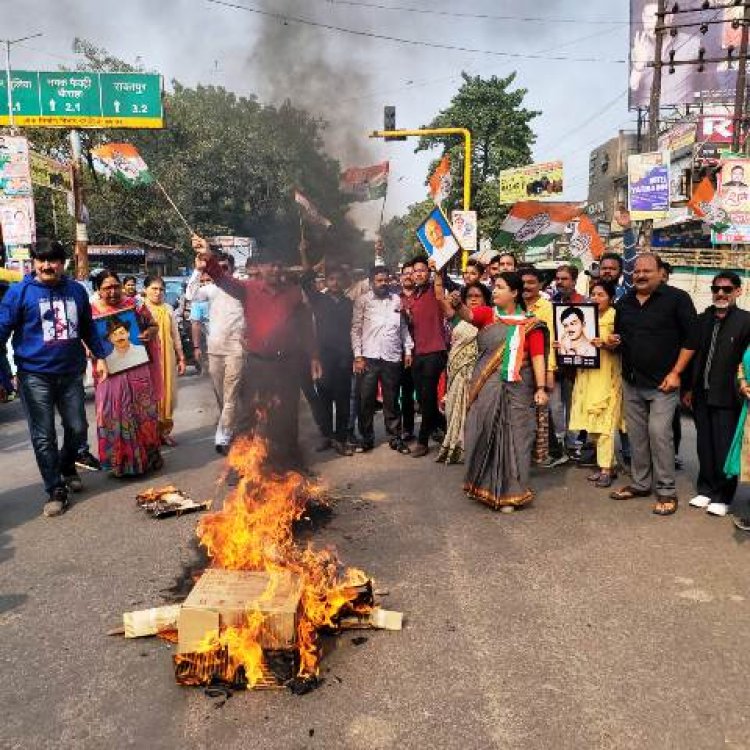 कंगना के बयान पर भड़की कांग्रेस, पुतला फूंक दर्ज कराया विरोध