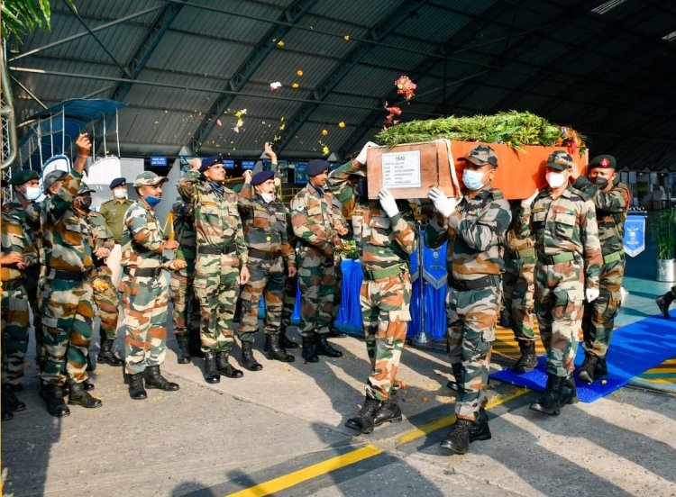 शहीद सुमन स्वर्गीयारी की पार्थिव देह थेकाराकुची पहुंची