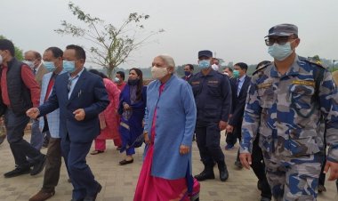 राज्यपाल आनंदीबेन ने महात्मा बुद्ध के जन्मस्थली लुम्बिनी का भ्रमण किया