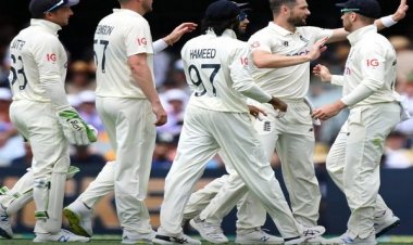 एशेज : धीमी ओवर गति के कारण इंग्लैंड पर मैच फीस का 100 प्रतिशत जुर्माना