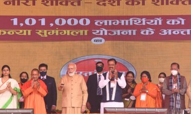 प्रधानमंत्री ने संगम की रेती से महिला सशक्तिकरण को दी उड़ान