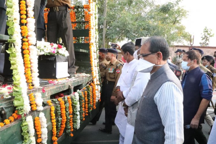 देशवासियों की स्मृति में सदैव जीवित रहेंगे ग्रुप कैप्टन वरुण सिंह : सीएम शिवराज