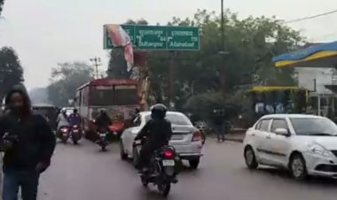 चुनाव तिथियों की घोषणा के बाद सरकारी मशीनरी हरकत में, हटाये गए होर्डिंग्स और पोस्टर