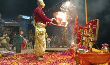 कोरोना संक्रमण ने गंगा घाटों की छिनी रौनक, दशाश्वमेधघाट पर एकल गंगा आरती