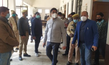 जिलाधिकारी ने विधानसभा सामान्य निर्वाचन-2022 के दृष्टिगत नामांकन के लिए बनाये गये कक्षों का किया निरीक्षण