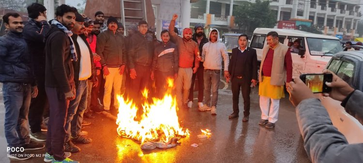 प्रधानमंत्री की सुरक्षा में लापरवाही पर भाजपा युवा मोर्चा ने फूंका पंजाब सरकार का पुतला