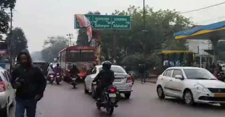 चुनाव तिथियों की घोषणा के बाद सरकारी मशीनरी हरकत में, हटाये गए होर्डिंग्स और पोस्टर