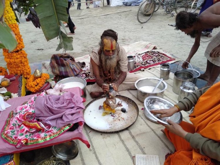 माघ मेला : महामंडलेश्वर श्रीराम संतोष दास पहुंचे तपस्वी नगर, भव्य स्वागत