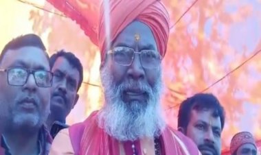 सपा और हिज़ाब के मुताबिक़ नहीं, भारत के संविधान से चलेंगे स्कूल: साक्षी महाराज