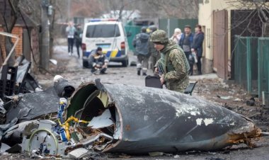 कीव पर कब्जे की कोशिश में रूस, देश छोड़ने से यूक्रेनी राष्ट्रपति का इनकार