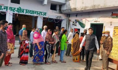 प्रयागराज में मॉक पोल के बाद सात बजे शुरू हुआ मतदान