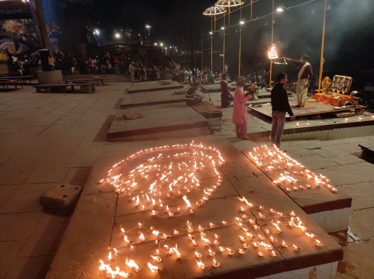 विश्व प्रसिद्ध गंगा आरती में लता मंगेशकर को दी गई भावपूर्ण श्रद्धांजलि