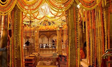 महाशिवरात्रि: शिवयोग में काशी विश्वनाथ के स्वर्णिम दरबार में आस्था की कतार, अखंड जलधार