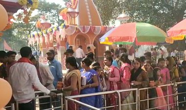 महाशिवरात्रि पर जलाभिषेक को लेकर मंदिर में भक्तों की जनसैलाब