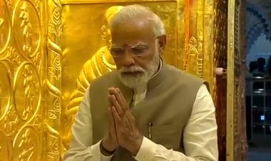 पीएम नरेंद्र मोदी ने वाराणसी में काशी विश्वनाथ धाम में पूजा की